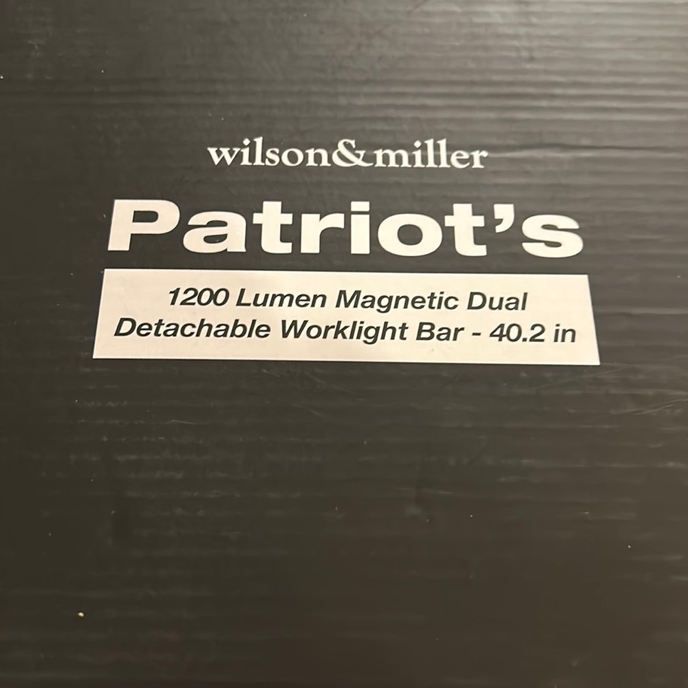 Wilson & miller  lumens 1200 magnetic detachable work light bar. With stand